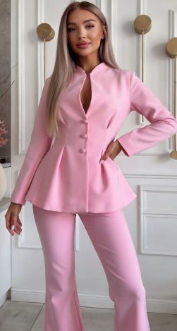 Брючный костюм с акцентной талией и брюками клеш