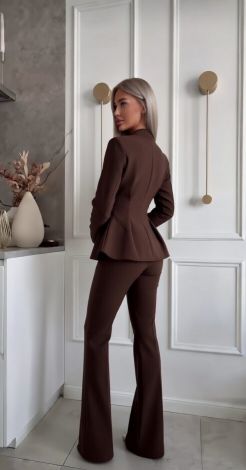 Костюмы женские