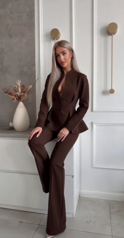 Костюмы женские