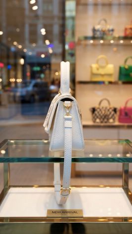 Snow-white Micro-Trend: A bag that conquers hearts