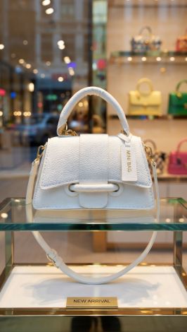 Snow-white Micro-Trend: A bag that conquers hearts