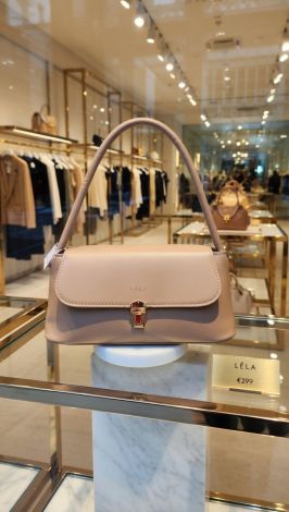 Handbag in coffee color