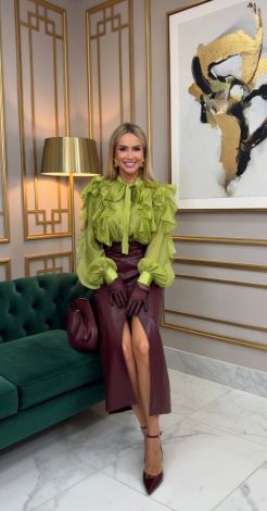 Burgundy Obsession: Спідниця, що диктує правила стилю