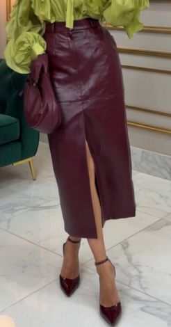 Burgundy Obsession: Спідниця, що диктує правила стилю
