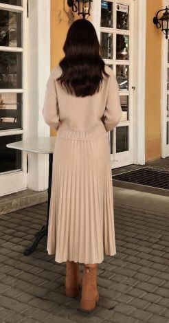 Костюм светр та спідниця