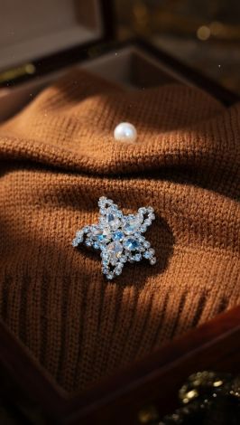 Brooch inlaid with shimmering stones