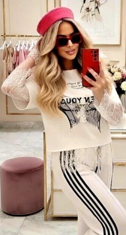  Corset Vibe & Lace: Футболка, которая диктует правила