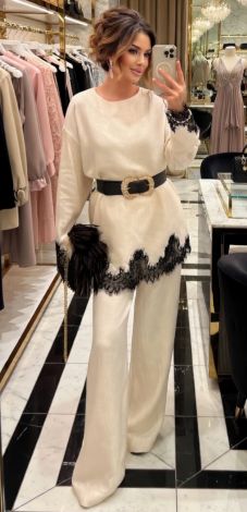 Костюмы женские