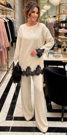 Костюмы женские