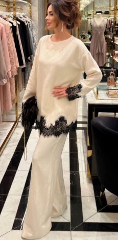 Костюмы женские