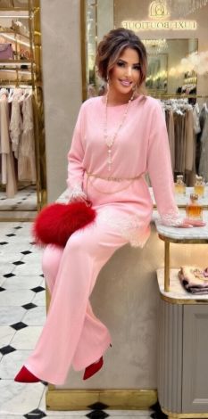 Шелковый костюм с кружевом