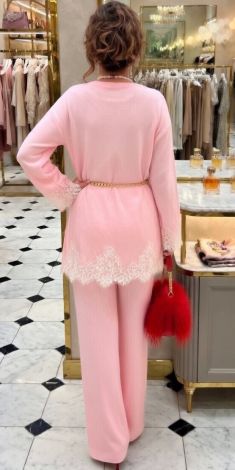 Костюмы женские