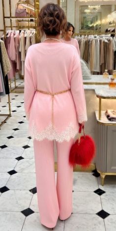 Костюмы женские