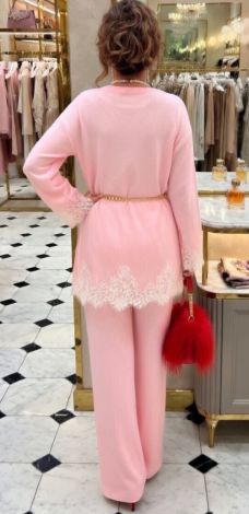 Костюмы женские