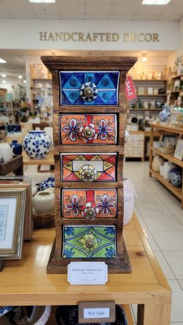 Handcrafted Kitchen Magic: Comfort in every drawer