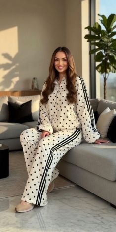 Брючний костюм у горох