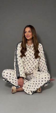 Костюми жіночі