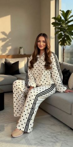 Костюми жіночі