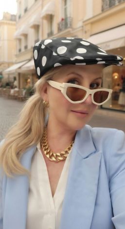Polka Dot Cap: An ironic accent in your style