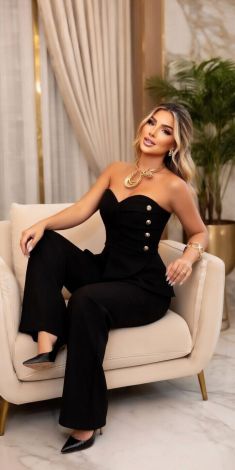 Golden Glamour: A costume designed for admiring glances