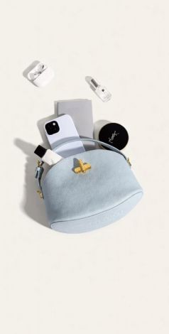 Sky Geometry: A bag that attracts attention