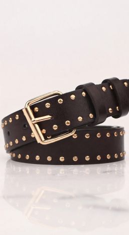 Perfect Accent: A belt that completes your look