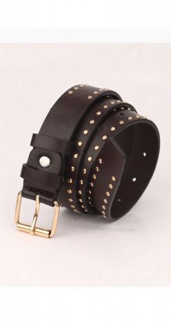 Perfect Accent: A belt that completes your look