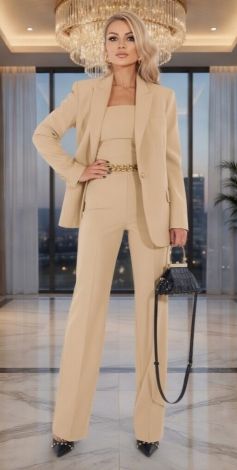 Гарний костюм трійка