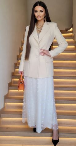 Butter Luxury: Костюм, що створює магію силуету