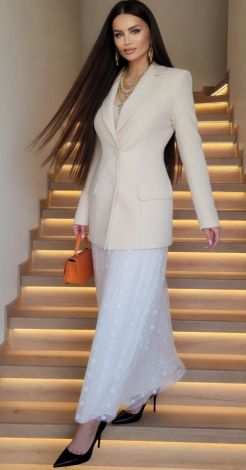 Butter Luxury: Костюм, що створює магію силуету