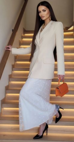 Butter Luxury: Костюм, що створює магію силуету