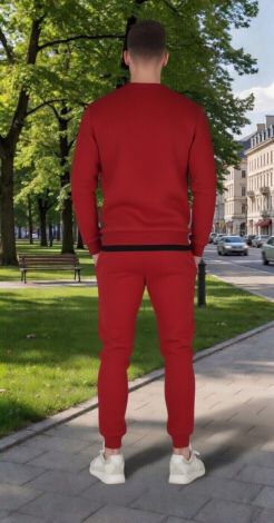 Комментарий стилиста : Этот мужской костюм — чистый адреналин и комфорт в одном флаконе. Насыщенный красный цвет в сочетании с графичной черной полосой создает динамичный образ для тех, кто привык задавать свой ритм и не боится выделяться на улицах города.  ​    Red Drive: Твой самый заметный спортивный образ  ​Энергия красного 