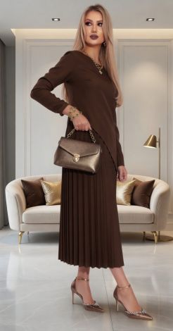 Plissé Elegance: A dress that creates a mood