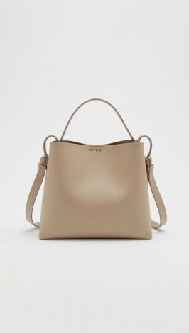 Structural Chic: A bag that keeps in shape and your rhythm of the day