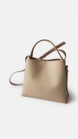 Structural Chic: A bag that keeps in shape and your rhythm of the day
