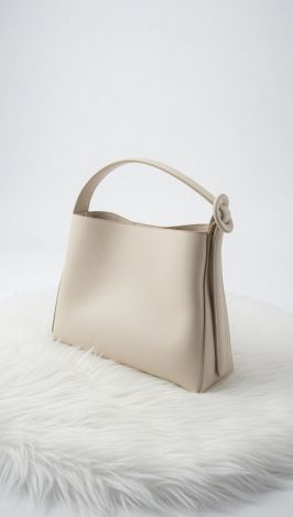 Structural Chic: A bag that keeps in shape and your rhythm of the day