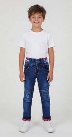 Stylish jeans for boys with bold accents—this season’s must-have