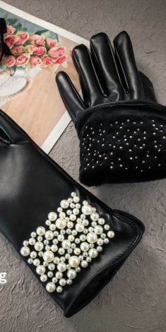 Women's Faux Leather Gloves with Pearls
