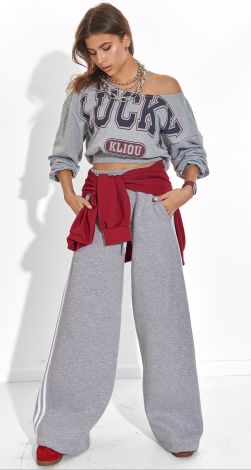 Gray Oversized Cropped Sweatshirt with “LUCKY” Print