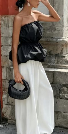 Elegant Bandeau Top with a Voluminous Silhouette