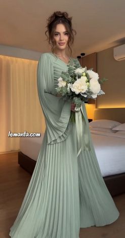 Pleated pantsuit in olive green
