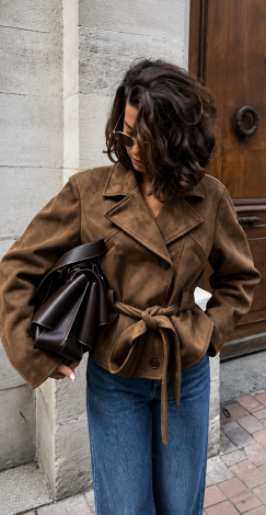 Cropped suede trench coat with a taupe/cinnamon belt