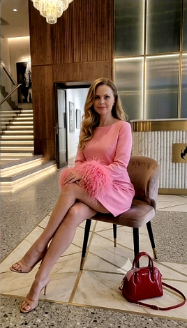 Pink mini evening dress in premium double-knit fabric with ostrich feather sleeves - Image 5