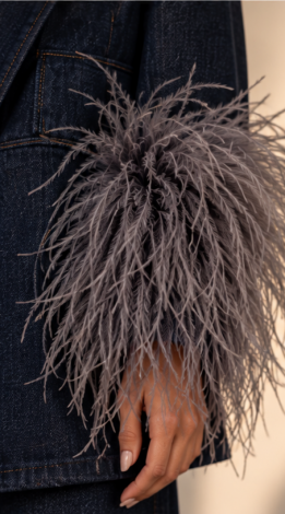 Two-piece denim set featuring wide-leg jeans and a jacket with detachable ostrich feathers - Image 4