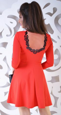 Красное нарядное платье