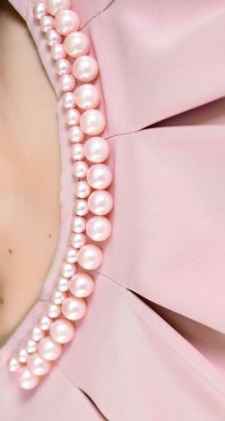 Сукня з перлинами