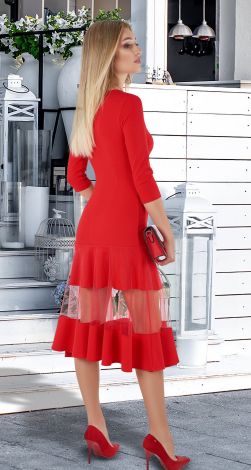 Ефектна червона сукня міді