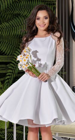 Elegant dress with tulle petticoat 