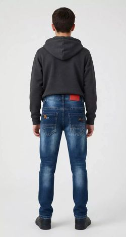 Blue jeans for teenage boys—a stylish and comfortable choice!