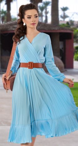 Dress with a beautiful pleated skirt